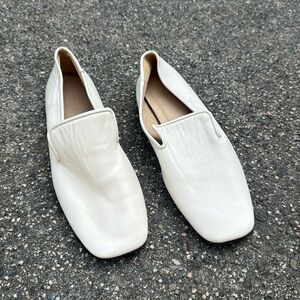 Everlane white leather slip on loafer size 8